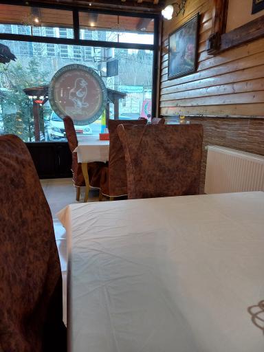 رستوران بین المللی اکبر جوجه مرزن آباد