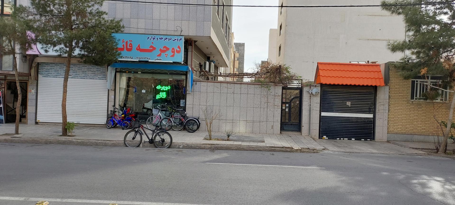 عکس دوچرخه فروشی قائم