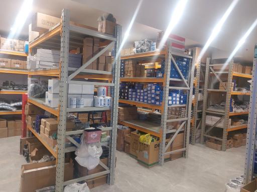 عکس بازرگانی جنرال مشهد (ولو-اسکانیا-رنو-داف)