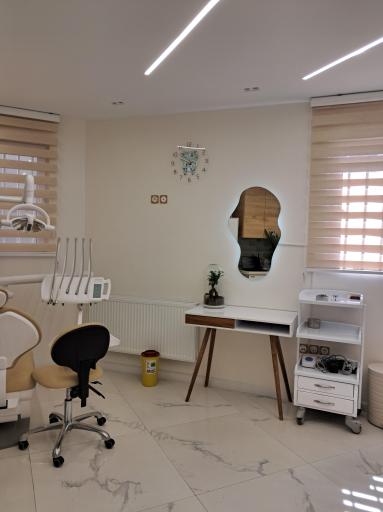 عکس دکتر حوریه مشک افشان متخصص دندان پزشکی