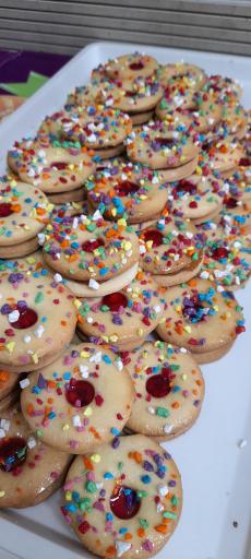 عکس قنادی لوتکا 