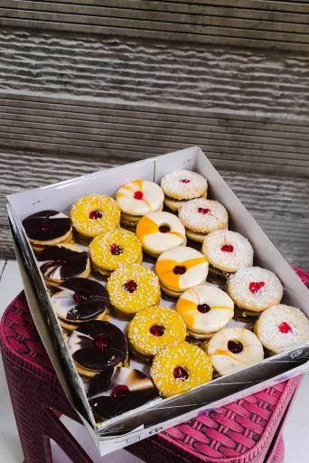 عکس قنادی لوتکا 