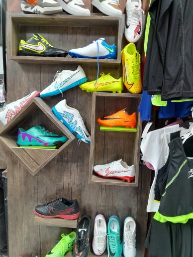 عکس فروشگاه‌ اسپرت‌ ورزشی‌ سلیمانی