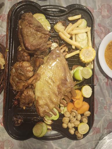 عکس رستوران چهار فصل عنبران