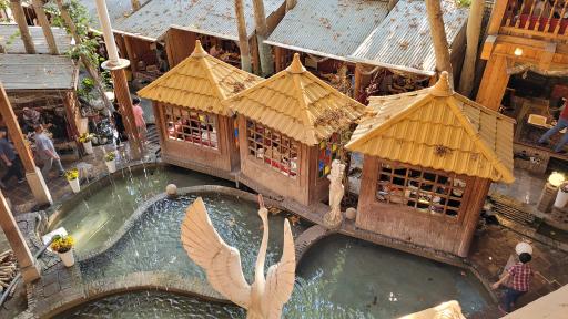 عکس رستوران چهار فصل عنبران