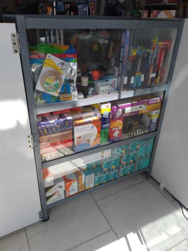 عکس رنگ و ابزار فروشی