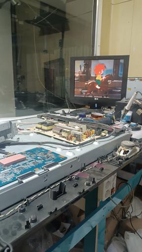 عکس تعمیر تخصصی تلویزیون نازی آباد