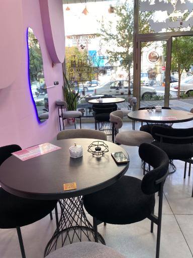 عکس کافه قنادی شوکولایف