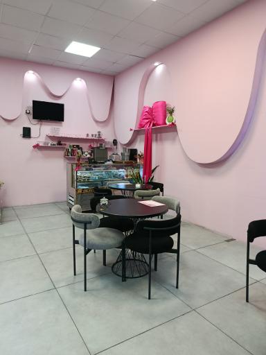 عکس کافه قنادی شوکولایف