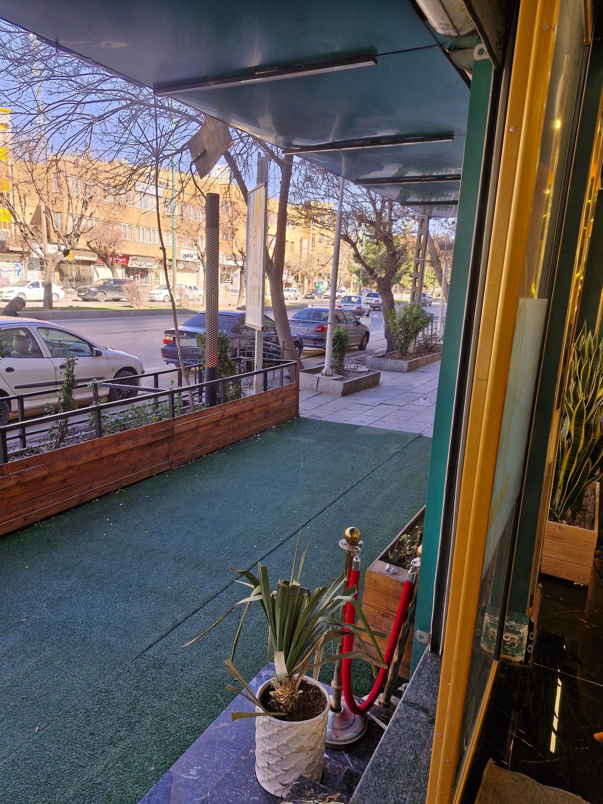 عکس کافه رستوران ماکان