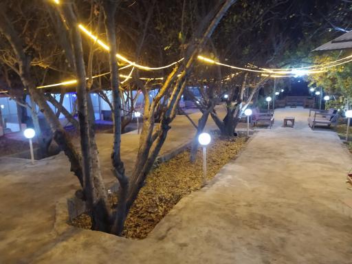 عکس باغ رستوران ماه سبز