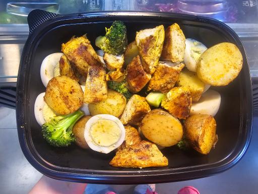 عکس سالاد بار و پروتئین بار اُلیمو