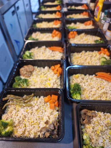 عکس سالاد بار و پروتئین بار اُلیمو