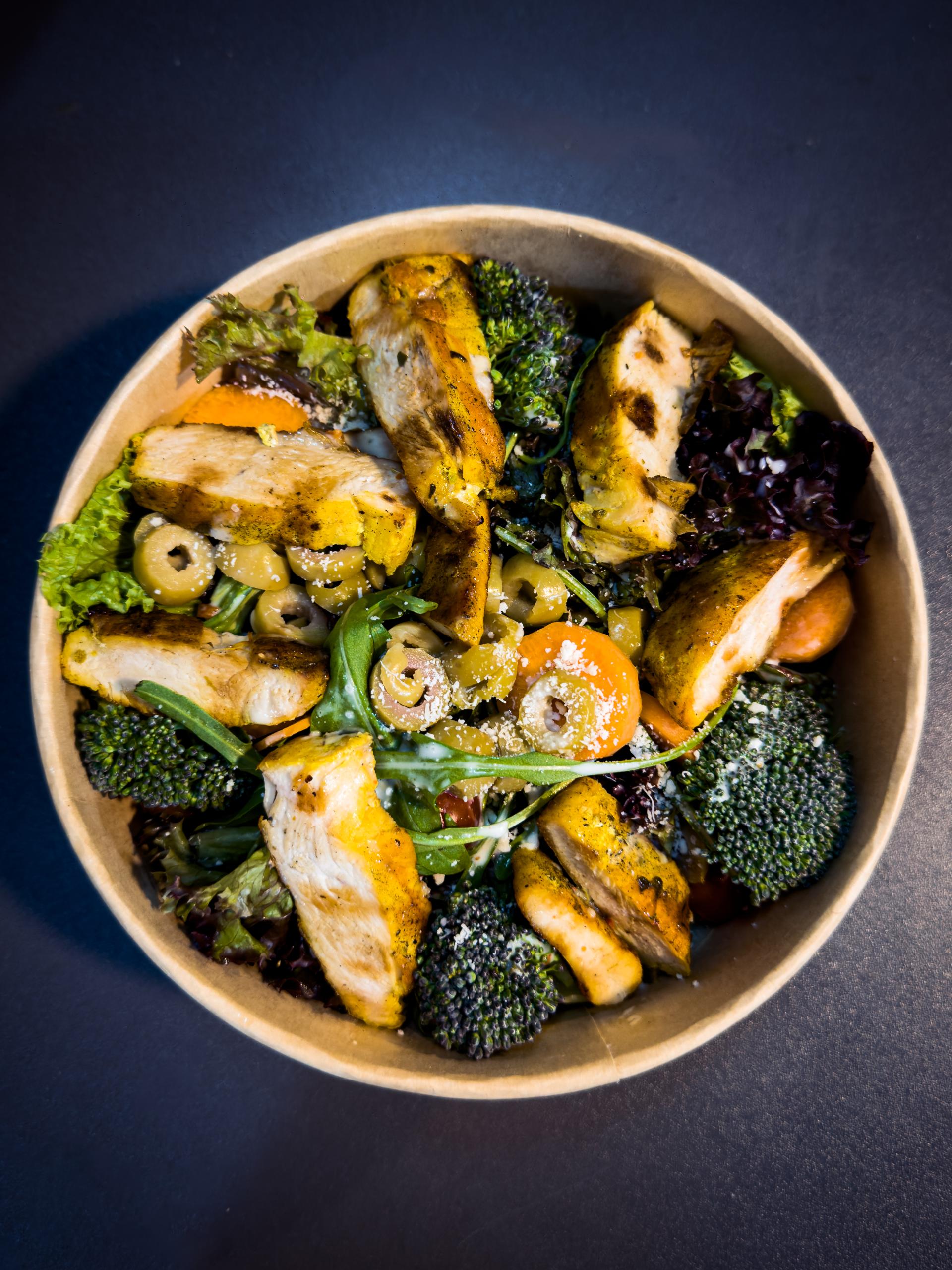 عکس سالاد بار و پروتئین بار اُلیمو