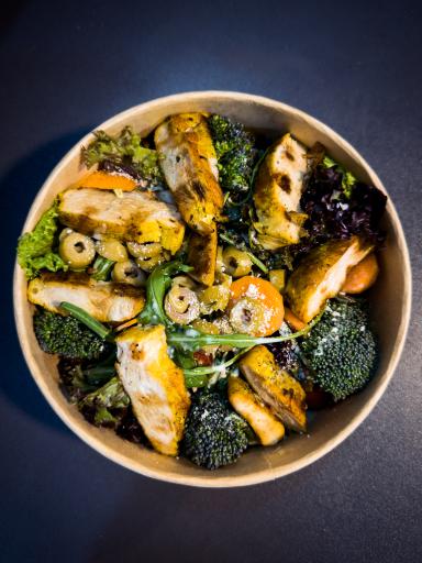 عکس سالاد بار و پروتئین بار اُلیمو