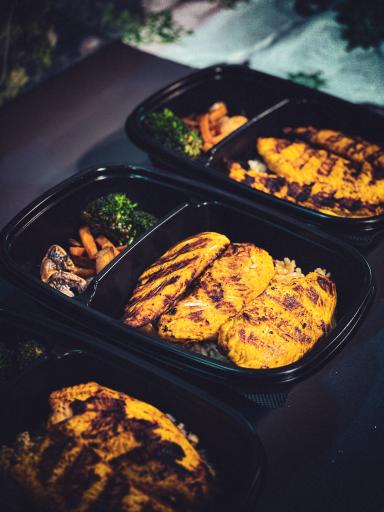 عکس سالاد بار و پروتئین بار اُلیمو