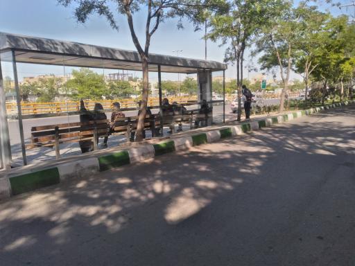 عکس ایستگاه اتوبوس ابتدای شهید میرزایی