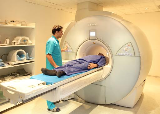 عکس مرکز تصویربرداری پزشکی طب آزما