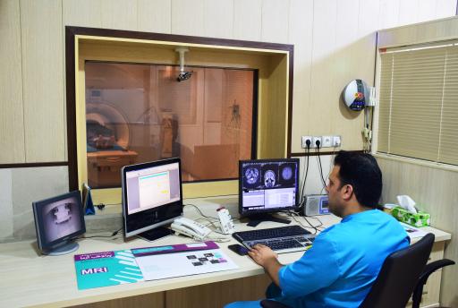 عکس مرکز تصویربرداری پزشکی طب آزما