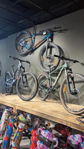 فروشگاه و تعمیرگاه تخصصی دوچرخه و موتور و اسکوتر یوز اسپرت