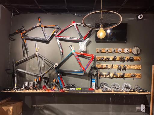 عکس فروشگاه و تعمیرگاه تخصصی دوچرخه و موتور و اسکوتر یوز اسپرت