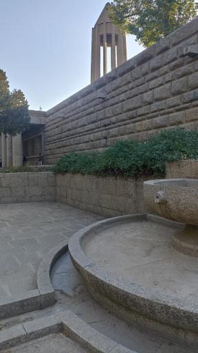 عکس آرامگاه بوعلی سینا