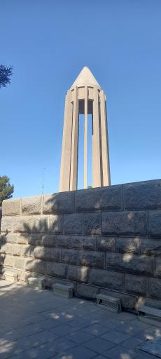 عکس آرامگاه بوعلی سینا