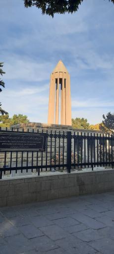 عکس آرامگاه بوعلی سینا