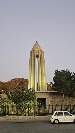 عکس آرامگاه بوعلی سینا