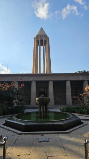 عکس آرامگاه بوعلی سینا