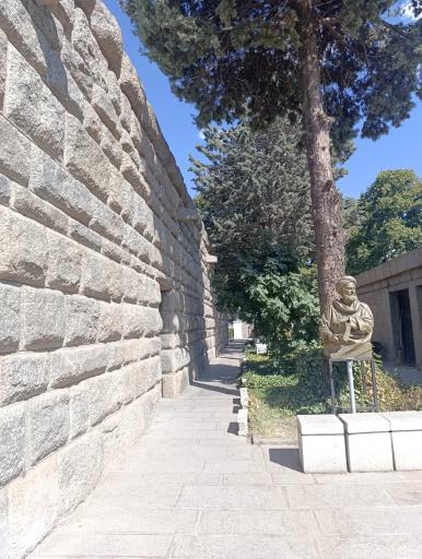 عکس آرامگاه بوعلی سینا