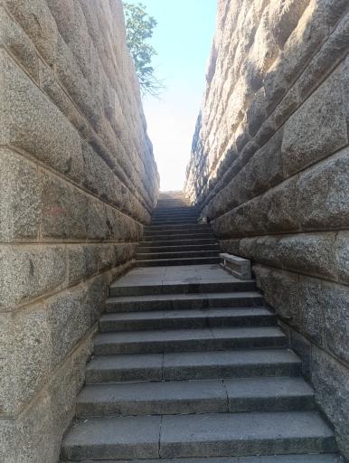 عکس آرامگاه بوعلی سینا