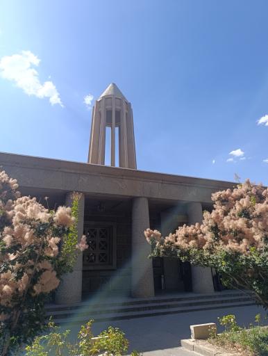 عکس آرامگاه بوعلی سینا