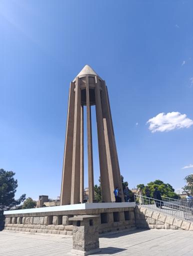 عکس آرامگاه بوعلی سینا