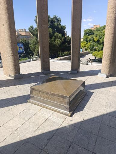 عکس آرامگاه بوعلی سینا