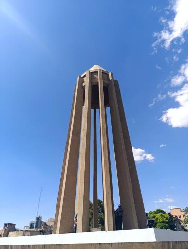 عکس آرامگاه بوعلی سینا