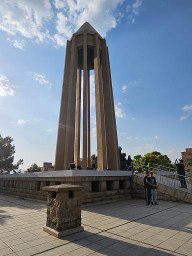 عکس آرامگاه بوعلی سینا