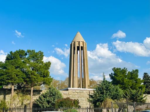 عکس آرامگاه بوعلی سینا