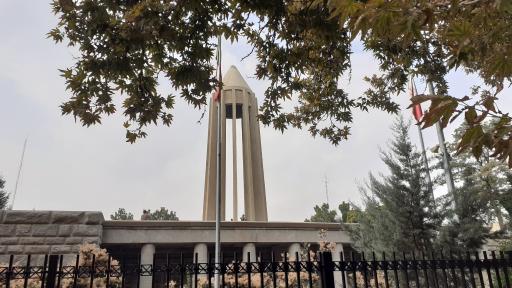 عکس آرامگاه بوعلی سینا