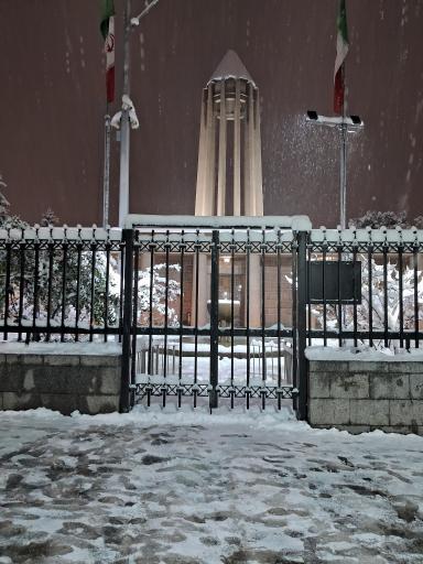 عکس آرامگاه بوعلی سینا