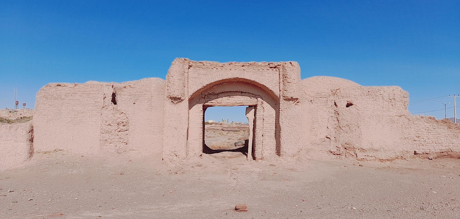 عکس قلعه قدیمی عباس آباد 