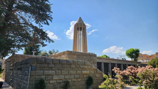 عکس آرامگاه بوعلی سینا