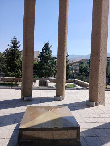 عکس آرامگاه بوعلی سینا