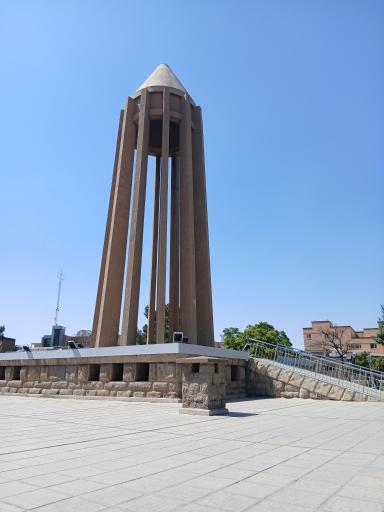 عکس آرامگاه بوعلی سینا