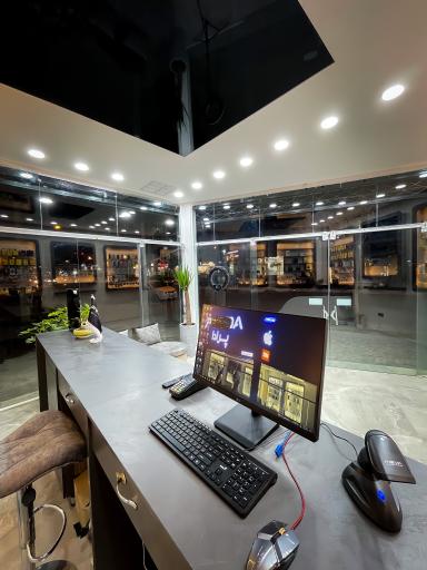 عکس فروشگاه گوشی و لوازم جانبی پرادا