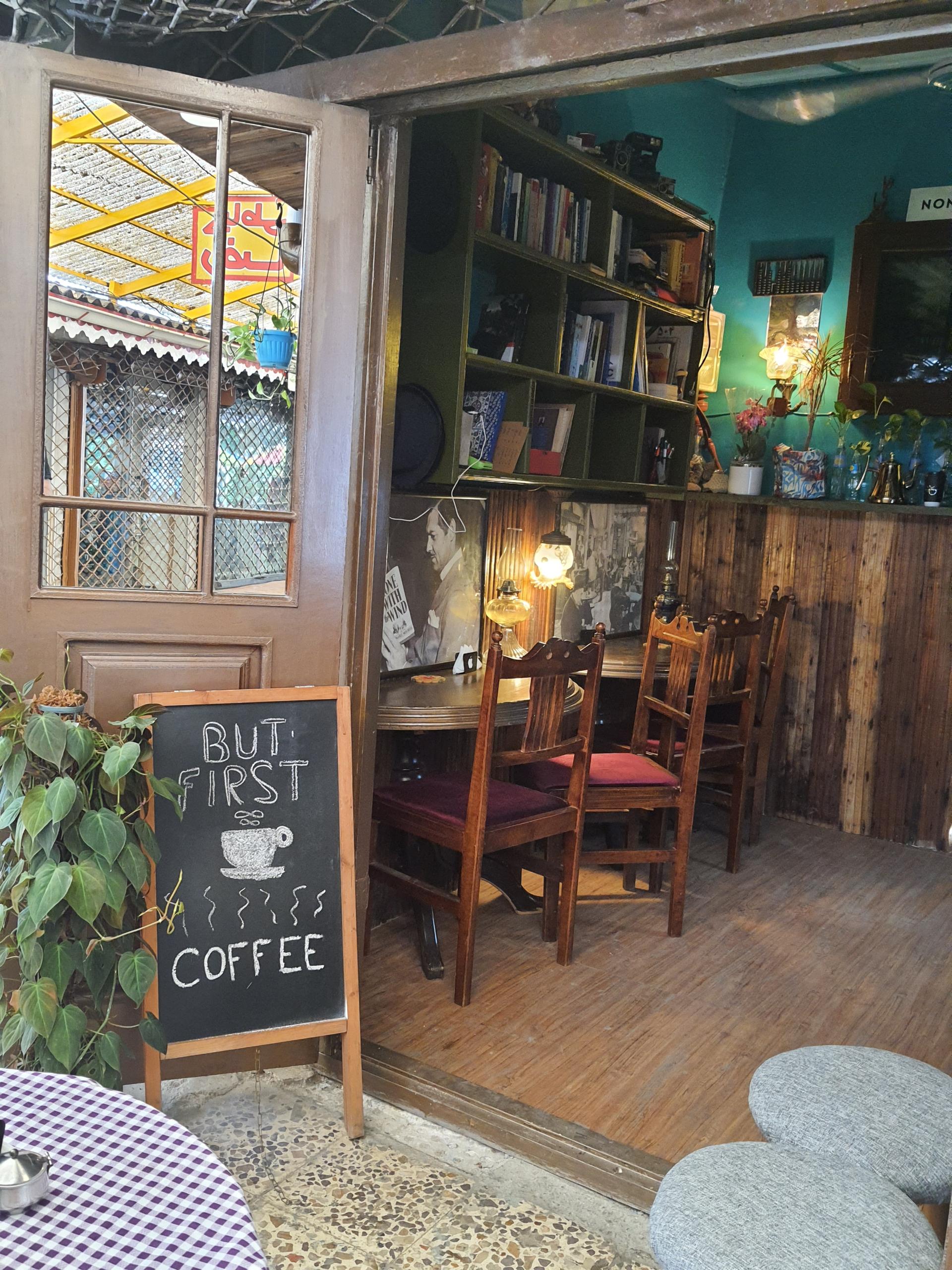 عکس کافه گالری نونوار