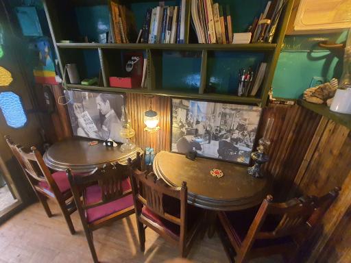 عکس کافه گالری نونوار