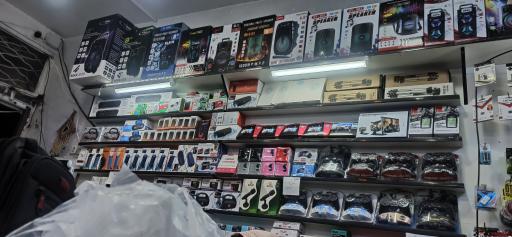 عکس فروشگاه لوازم جانبی موبایل مدرن