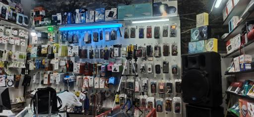 عکس فروشگاه لوازم جانبی موبایل مدرن