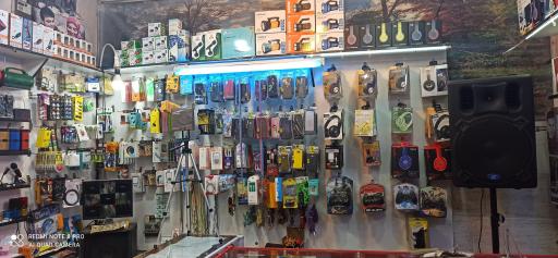 عکس فروشگاه لوازم جانبی موبایل مدرن